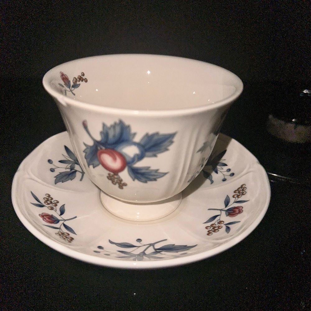Wedgwood Williamsburg Potpourri Teacup, Saucer England NK510 Made in England
